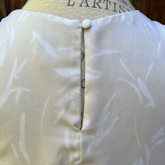 A NEW DAY SLEEVELESS SHIRT, Size M - Picture 5 of 5